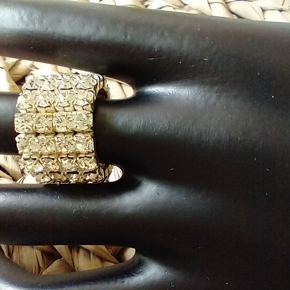 Crystal stretch ring - Picture 2 of 12